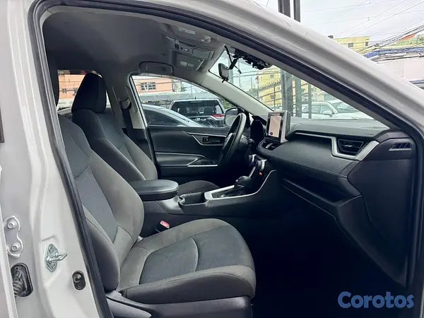 jeepetas y camionetas - Toyota RAV4 2023 LE plus  6