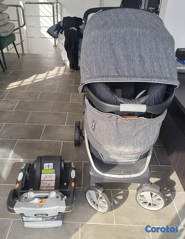 coches y sillas - Silla de bebé con base y coche  2
