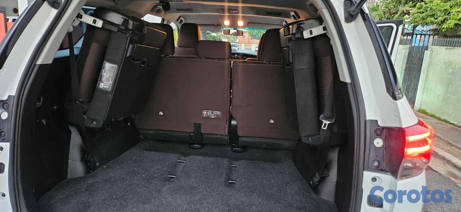 jeepetas y camionetas - Toyota fortuner 2018 7