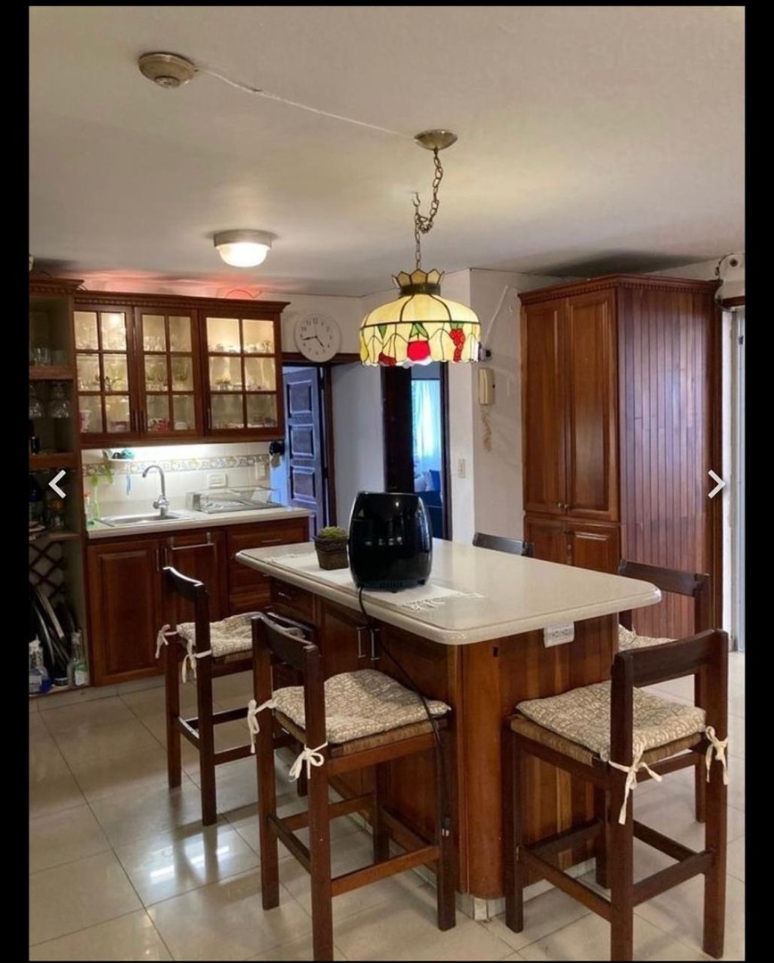 apartamentos - Casa en Venta Piantini

Casa de 2 niveles en Piantini con 405 metros de terreno  4