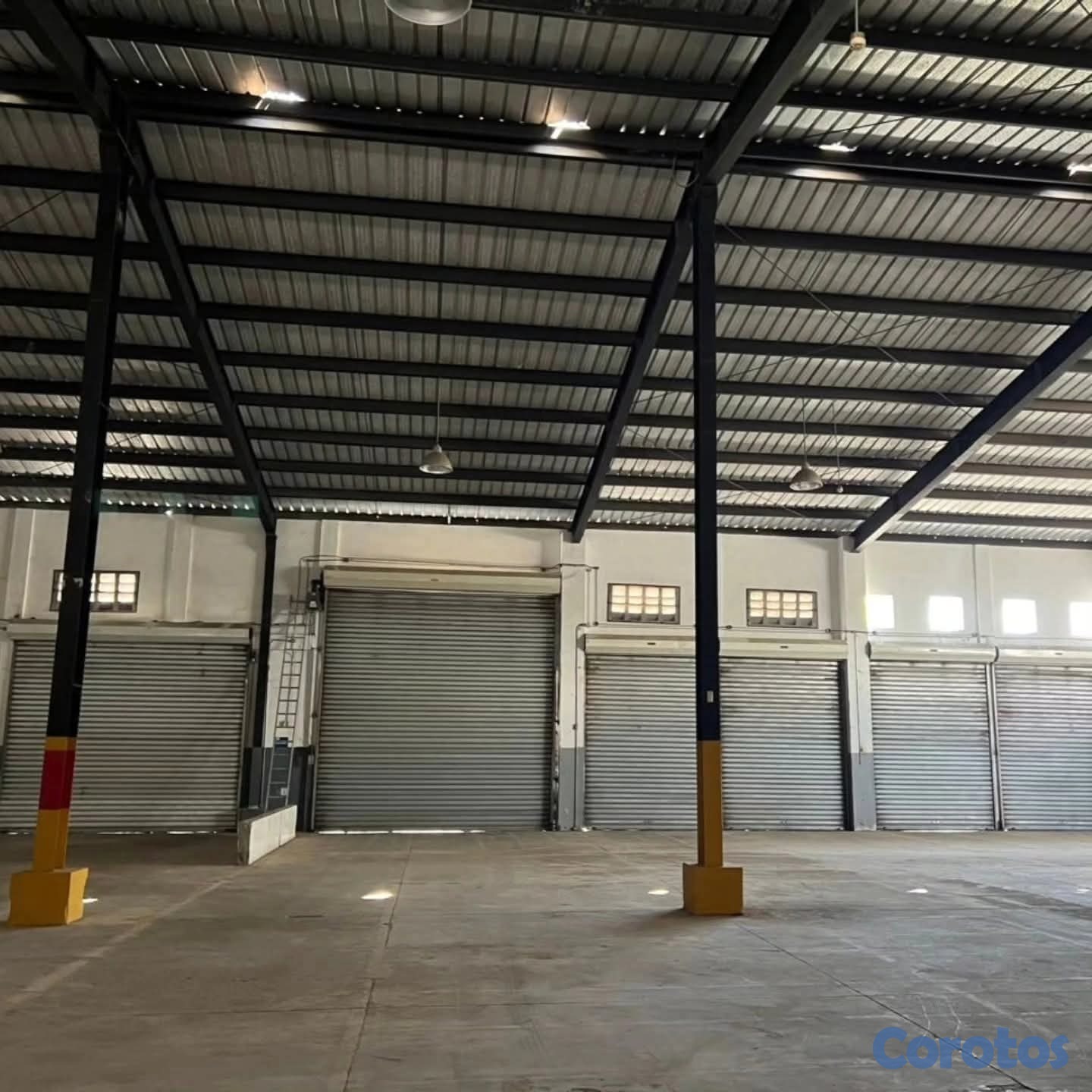 oficinas y locales comerciales - rento nave comercial en la 27 de febrero las colinas santiago  4