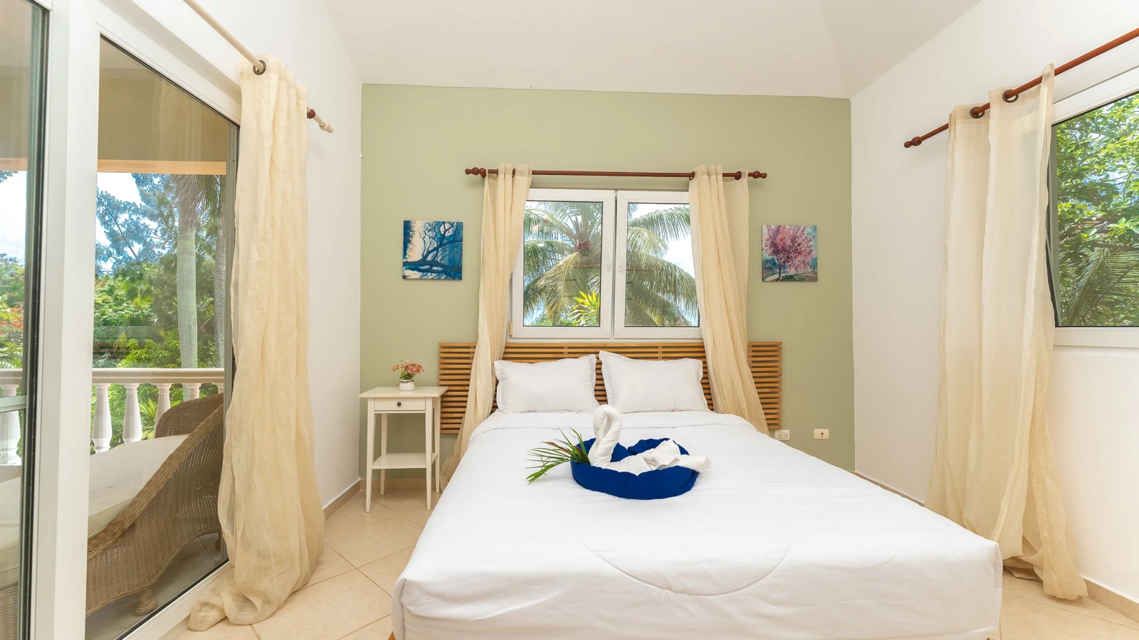 casas vacacionales y villas - Villa con Amplio Jardin y Piscina en Sosua  6
