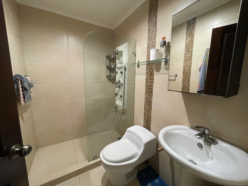 apartamentos - Apartamento en venta #24-1303 balcón, 3 hab. cocina fria y caliente, terraza. 9