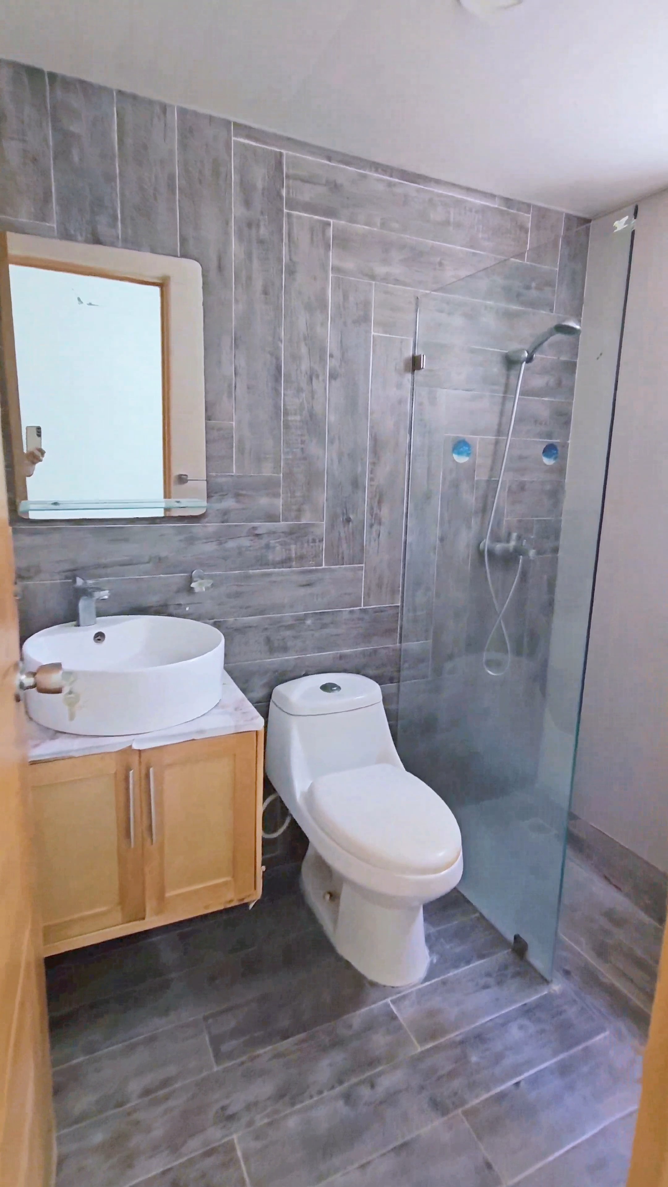 apartamentos - Primer Nivel de 102 Metros + 60 Metros de patio + 02parqueos.  6