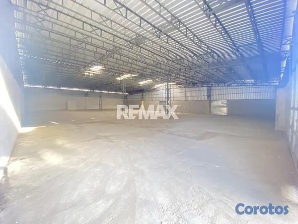 oficinas y locales comerciales - Nave industrial de 900mt2 en alquiler en Los Giras 8