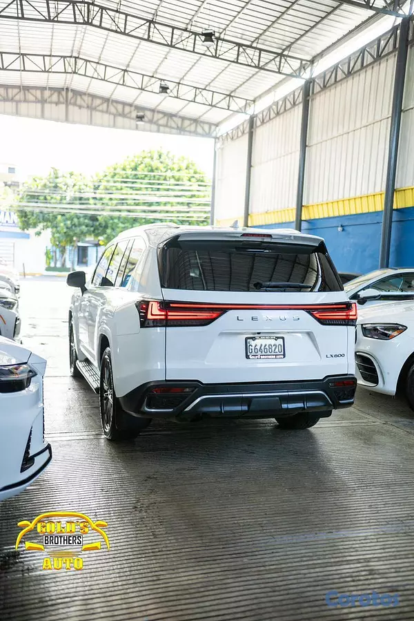 jeepetas y camionetas - Lexus LX600 F-Sport 2022 Clean Carfax 4
