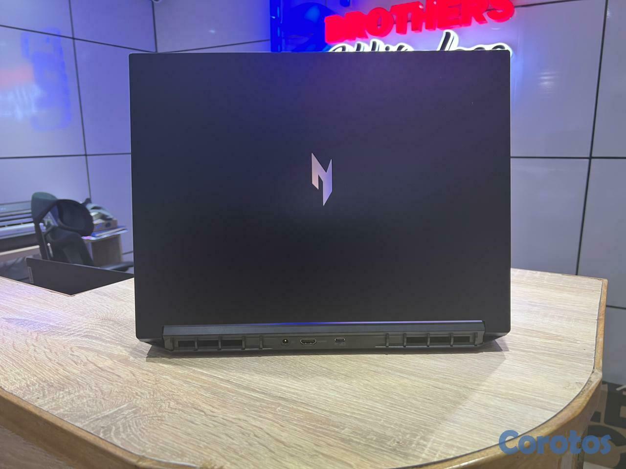 computadoras y laptops - Acer Nitro V16 Al Gaming Laptop: AMD R5, RTX 5050 3