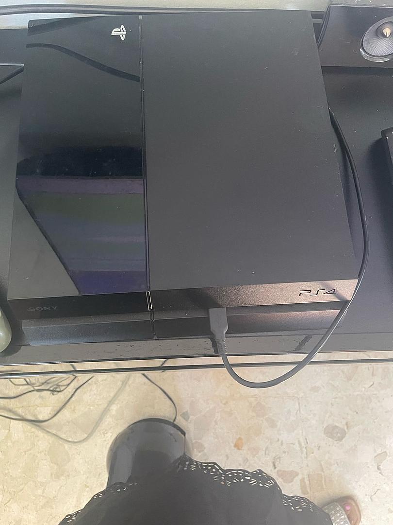 consolas y videojuegos - PlayStation 4 usado con 1 control 2