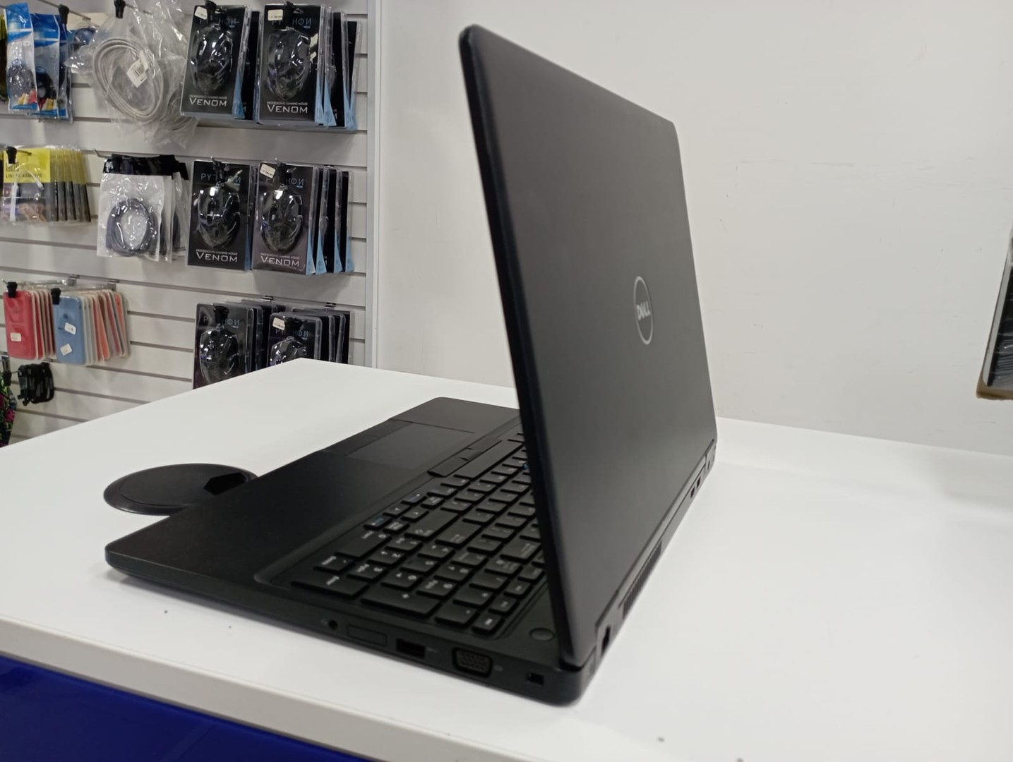 computadoras y laptops - Laptop Dell Latitude 5580 - Intel Core i5-7440HQ 1