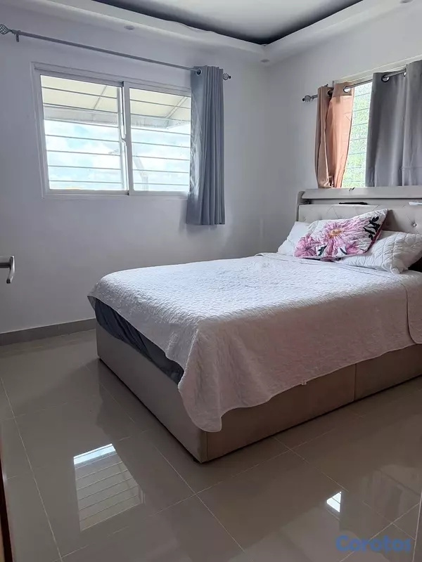 apartamentos - vendo amueblado rep de Colombia segundo nivel tres habitaciones dos parqueos bal 5