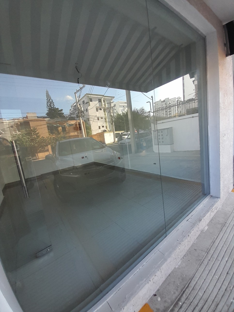 oficinas y locales comerciales - Rento local comercial en el Distrito nacional 1