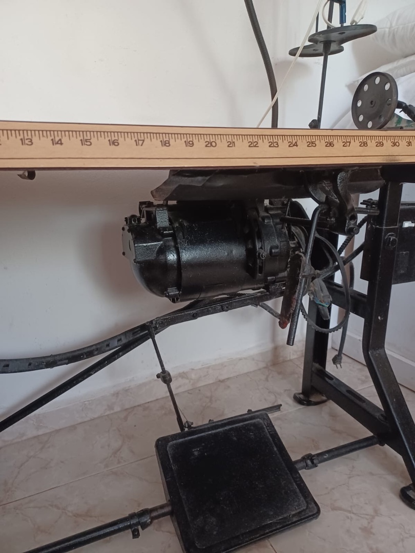 equipos profesionales - Mueble de máquina de coser industrial singer 1