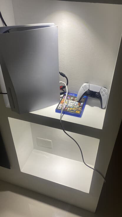 consolas y videojuegos - Ps5 edición disco 
juego de gta 
control  1
