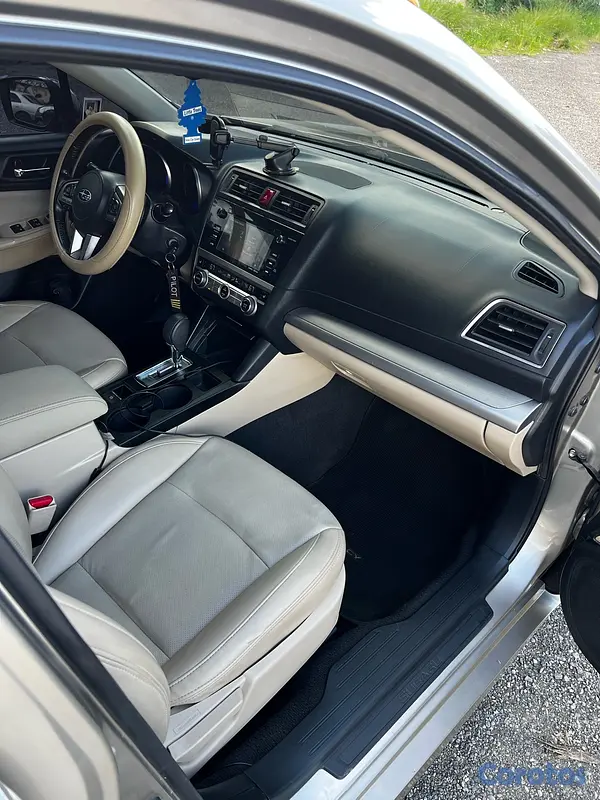 carros - Subaru Legacy Premium  10