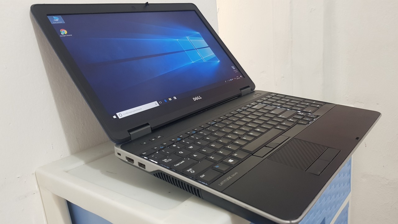 computadoras y laptops - Laptop Dell de 17 Pulg Core i7 Ram 8gb Video intel y Aty Radeon 2gb Dedicada 1