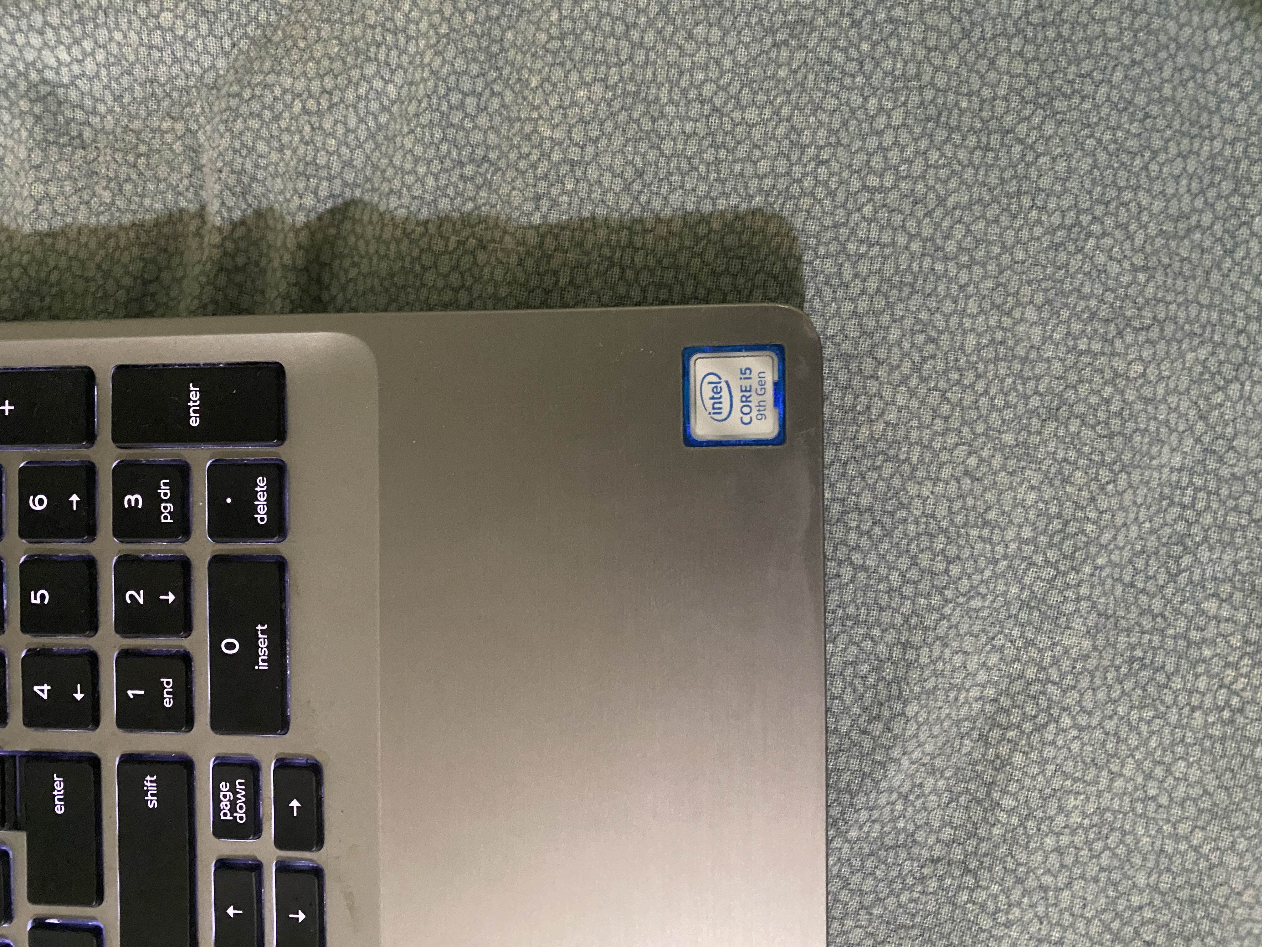 computadoras y laptops - Computadora como nueva solo 1 mes de uso  4