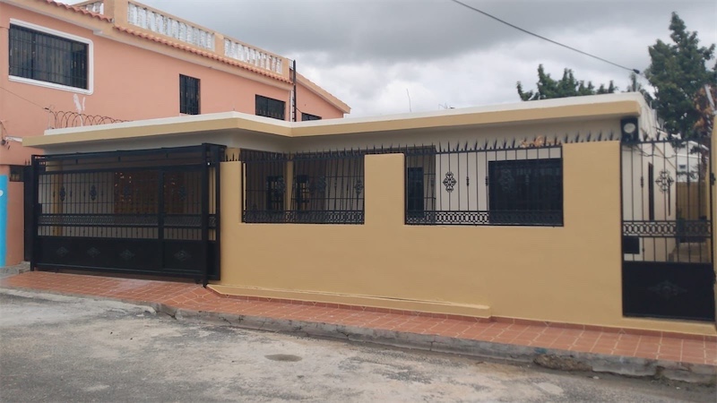 casas - Venta de casa en la autopista de san Isidro prado oriental Santo Domingo este  3