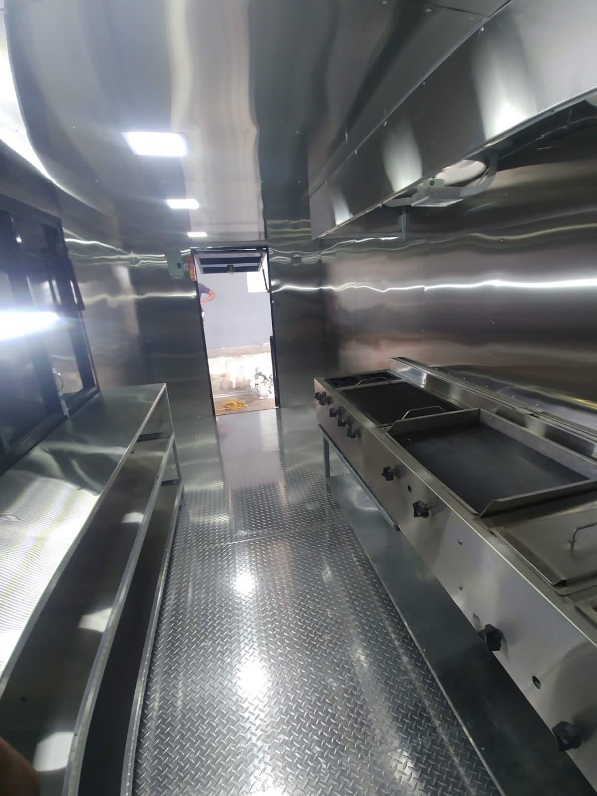 servicios profesionales - Preparación de estructura Food Truck.
¡Damos forma a tu idea sobre ruedas! 8