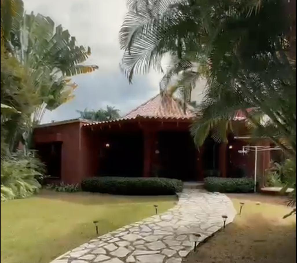 casas - Casa en Venta en Arroyo Hondo, 6 habitaciones 7