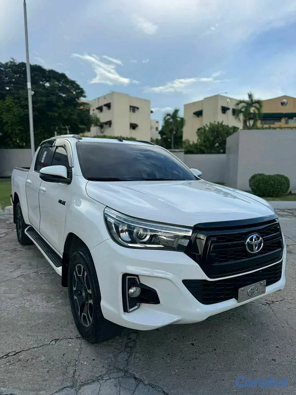 jeepetas y camionetas - Toyota hilux 2020 7