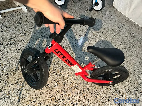 juguetes - Vendo bicicleta de equilibrio para niños pequeños  2