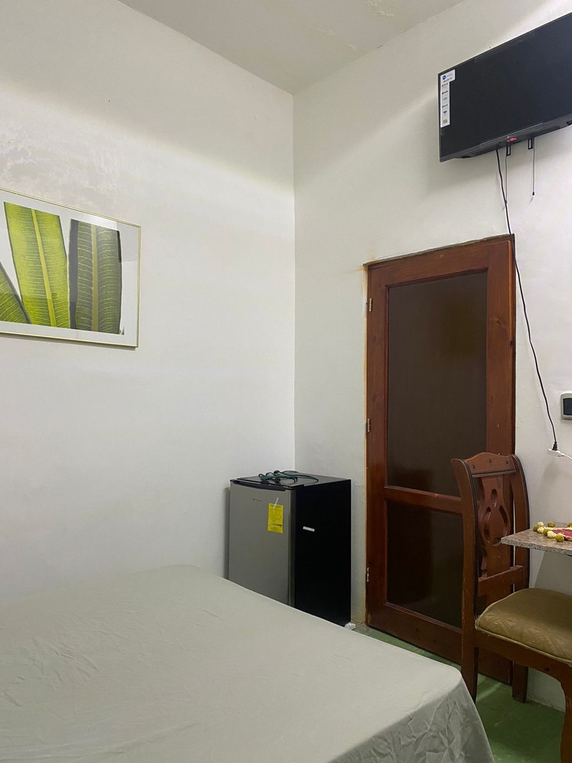 apartamentos - Alquiler Estudio Amueblado con Parqueo, Zona Colonial, Santo Domingo 2