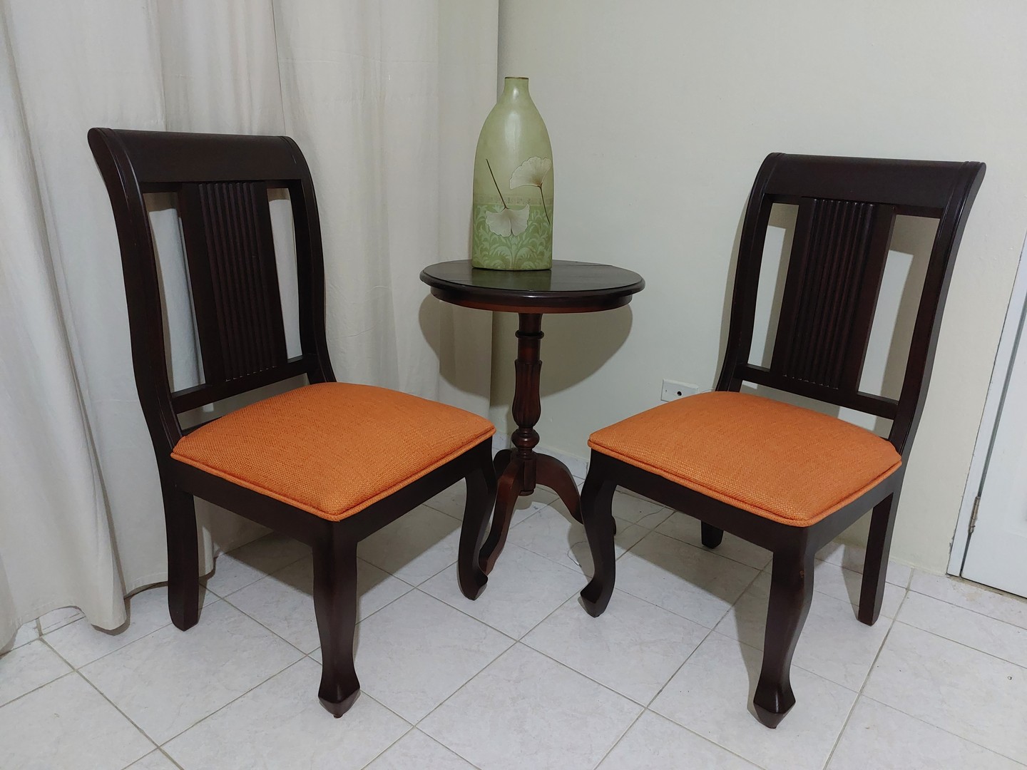 muebles y colchones - Mesa y 2 sillas