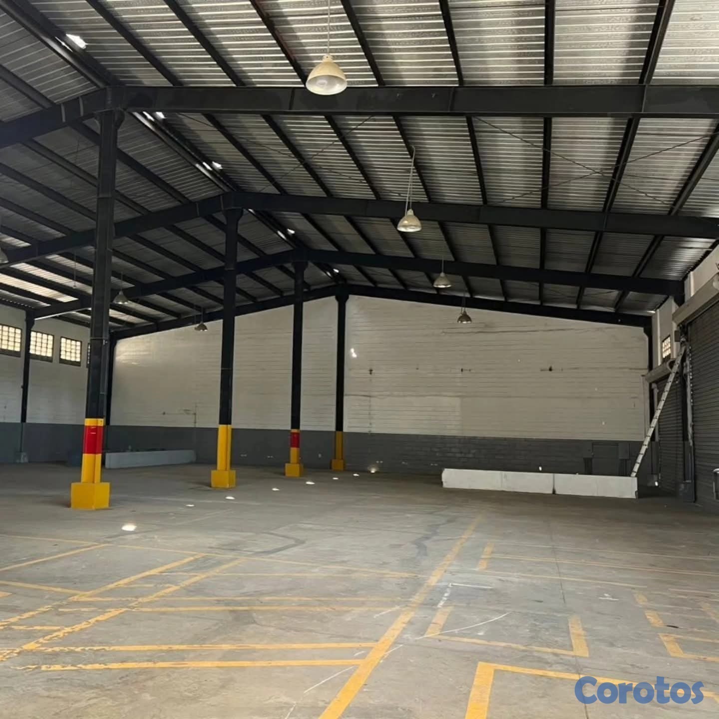 oficinas y locales comerciales - rento nave comercial en la 27 de febrero las colinas santiago  2