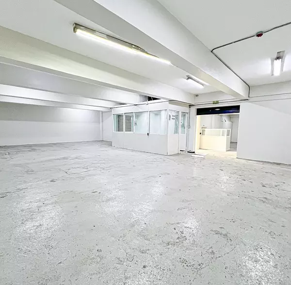 oficinas y locales comerciales - Nave industrial céntrica  4