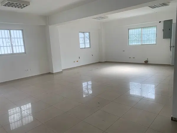 oficinas y locales comerciales - Local bella vista 160m 1400 usd 5