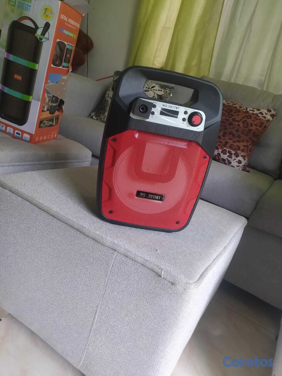 otros electronicos - Bocina recargable nueva Bluetooth en su caja  4