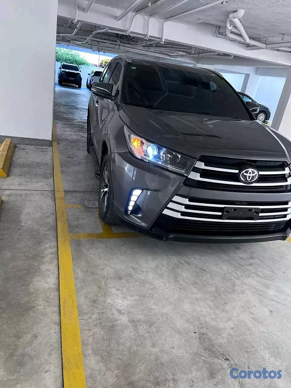 jeepetas y camionetas - Toyota higlander xle 2019 3