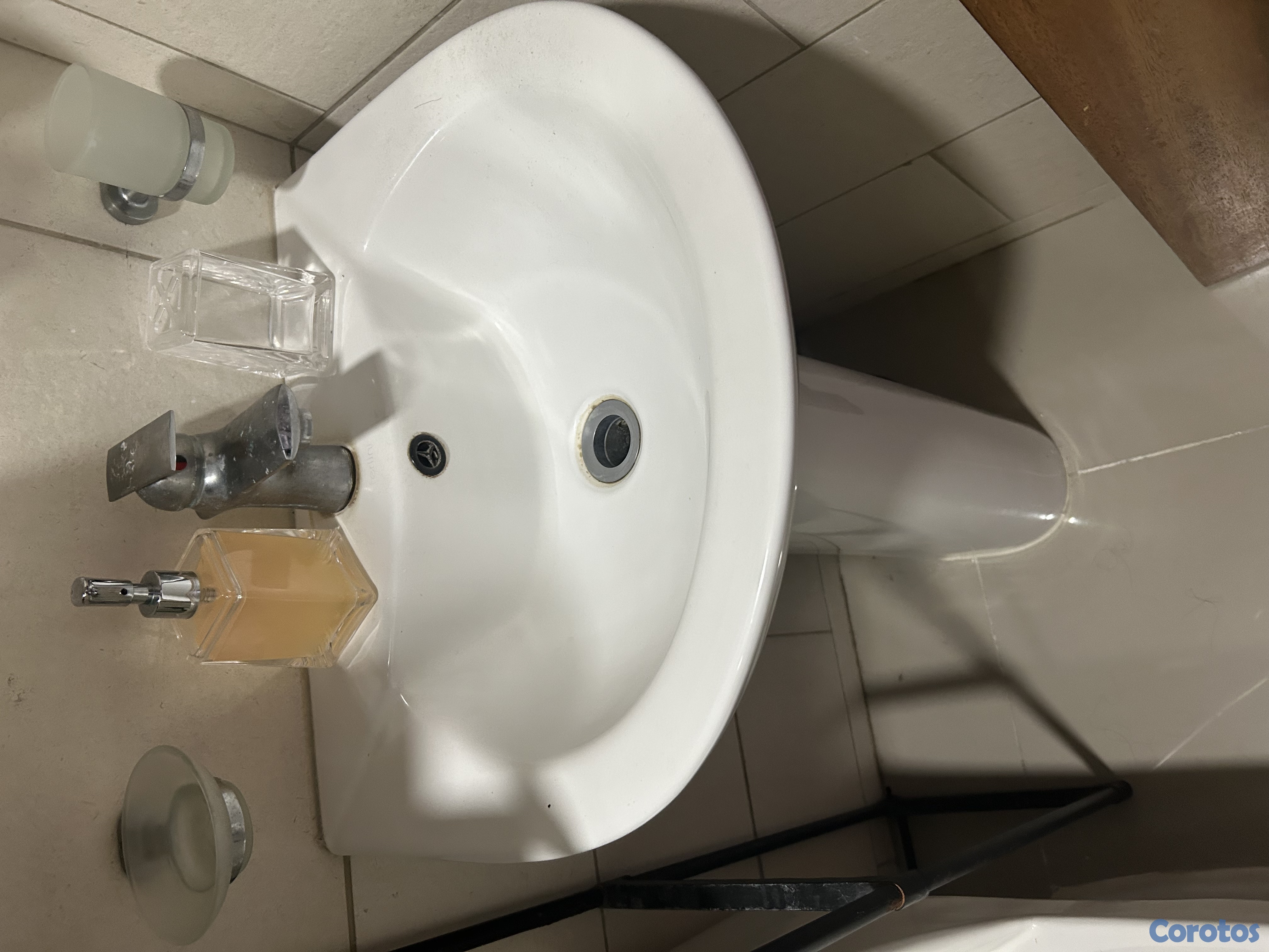 decoración y accesorios - Vendo dos lavamanos de pedestal  $6,500 los dos 1