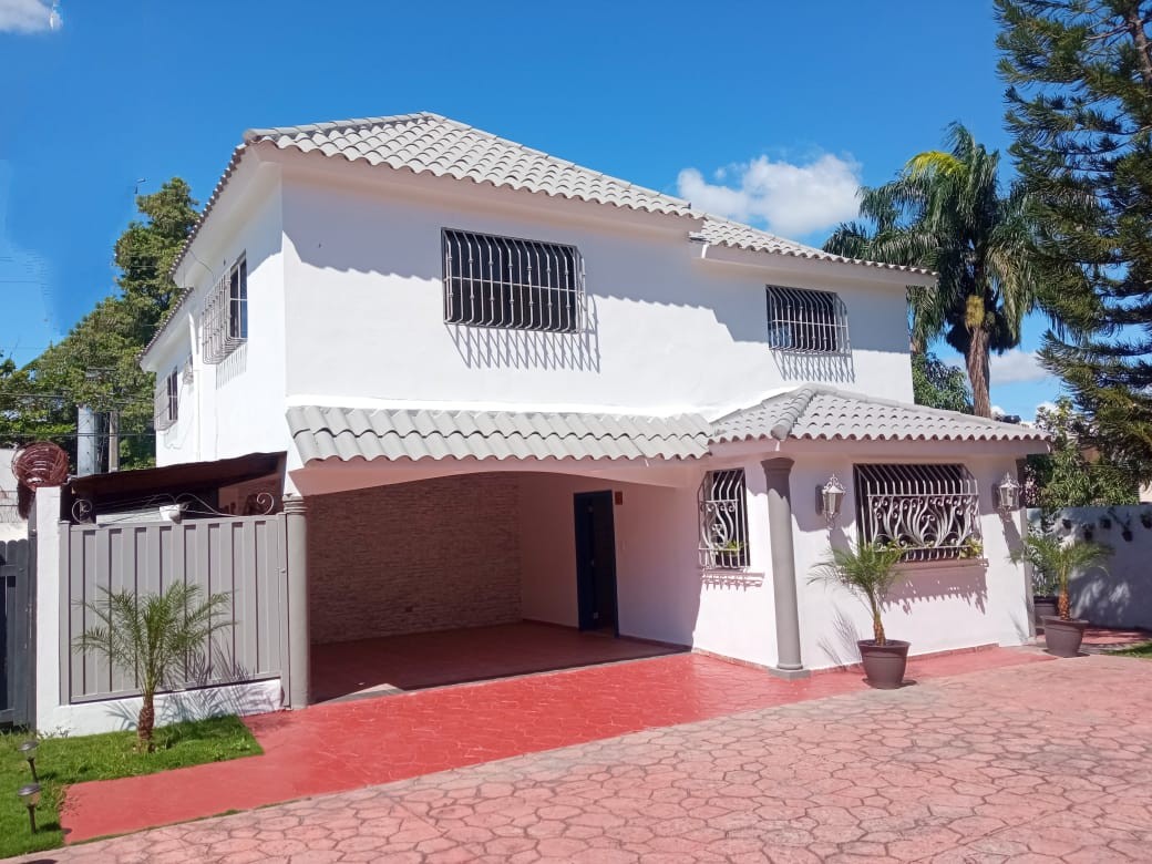 casas - VENDO ESPECTACULAR CASA EN RES. CERRADO PROX. A CUESTA HERMOSA II
CÓDIGO: PD213 4
