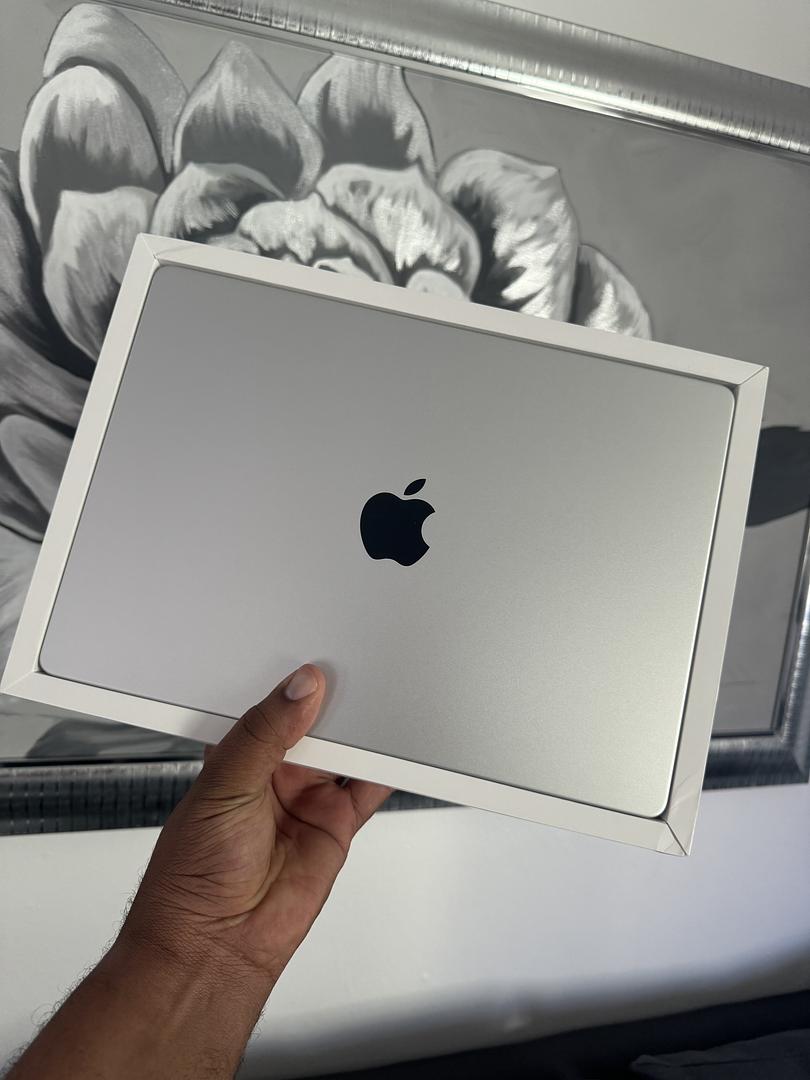 computadoras y laptops - MacBook m4 pro de 14 pulgadas 24/1tb  1