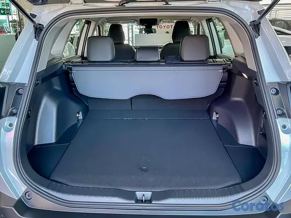 jeepetas y camionetas - Toyota RAV4 LE Hibrid 2026 8