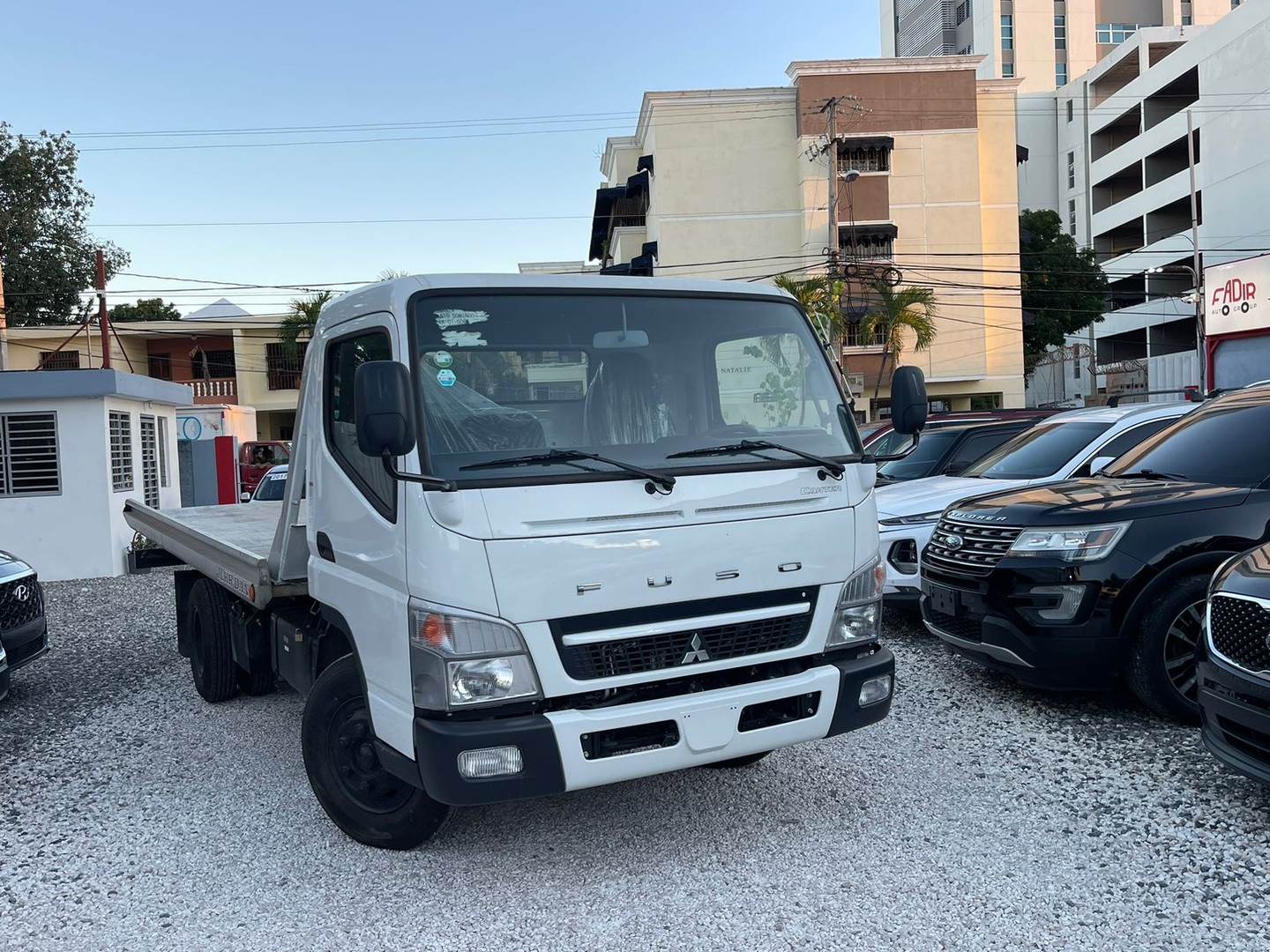 camiones y vehiculos pesados - Mitsubishi Canter Grua 2023