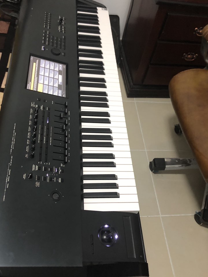 instrumentos musicales - Se vende piano korg kronos de 76 teclas perfectas condiciones 
