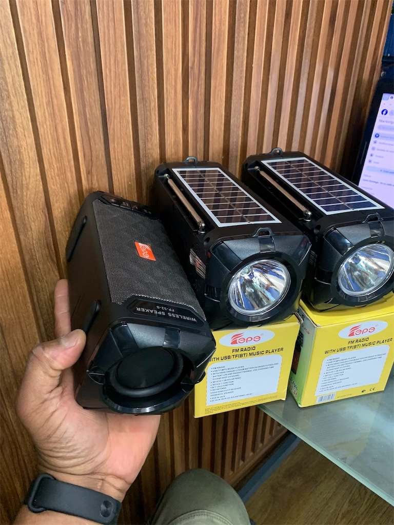 otros electronicos - Linterna 🔦 con radio 📻 recargable  9