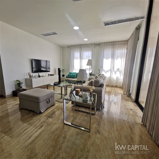 apartamentos - Venta de apartamento piso 8 en Piantini Distrito Nacional con piscina y 230mts 2