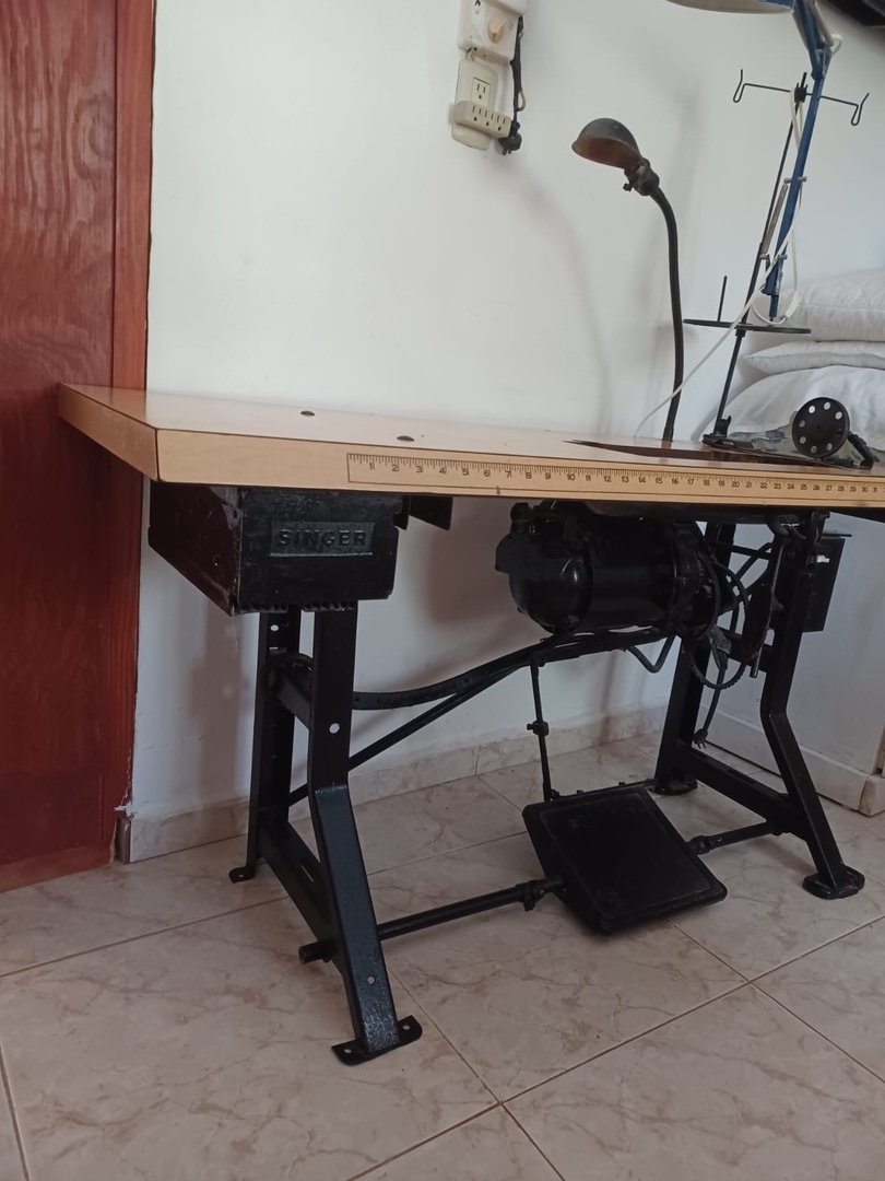 equipos profesionales - Mueble de máquina de coser industrial singer 3