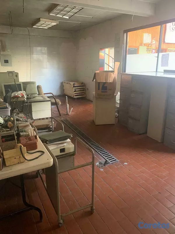 oficinas y locales comerciales - Alquiler Local Ubicado en la Rómulo Betancourt, Be 7