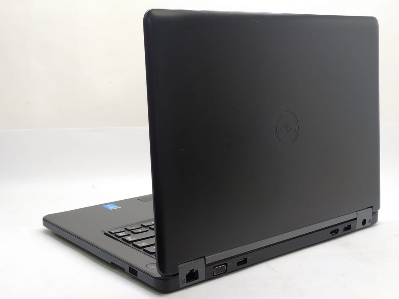 computadoras y laptops - Dell Latitude E5450 5ta Core i5  8GB RAM, 500GB DISCO  Laptop