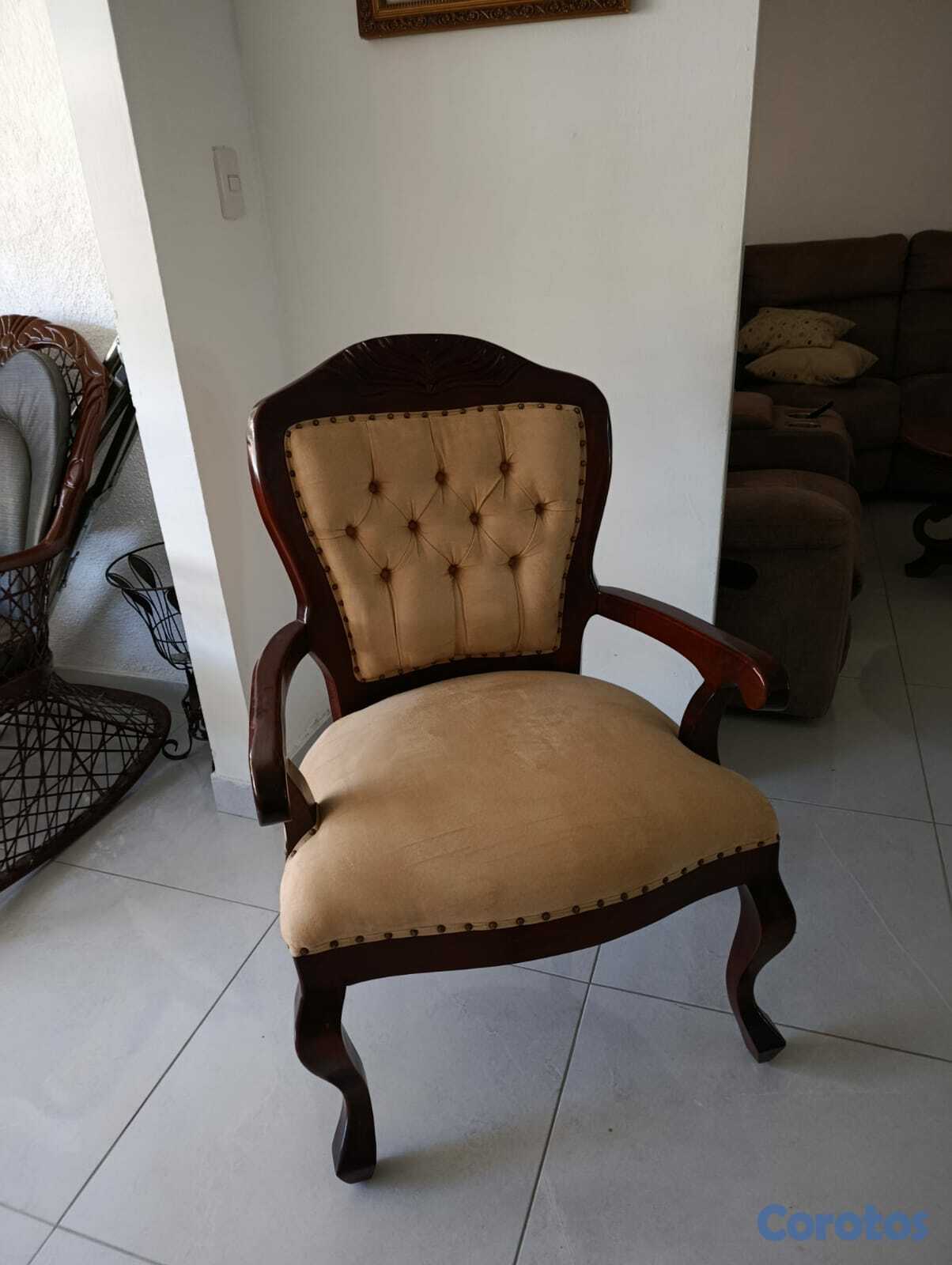 muebles y colchones - Juego de Sala Clásico: Sofá, 2 Butacas y 2 mesitas  2