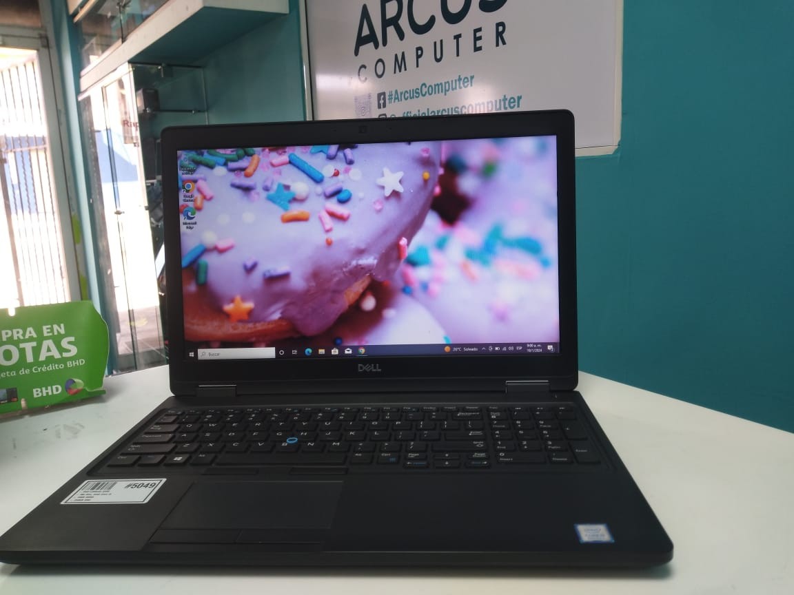 computadoras y laptops - Laptop, Dell Latitude 5590 / 8th Gen, Intel Core i5 / 16GB DDR4 / 250GB SSD
 