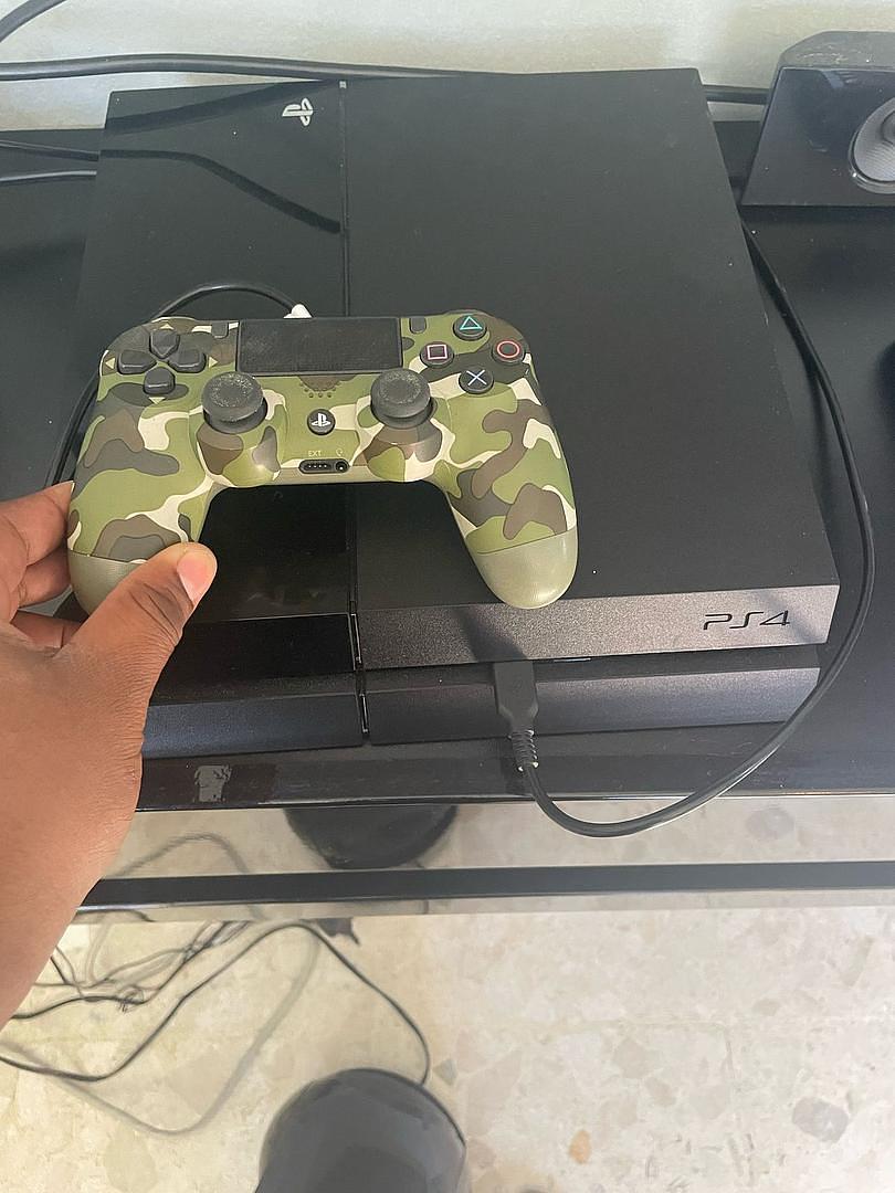 consolas y videojuegos - PlayStation 4 usado con 1 control 1