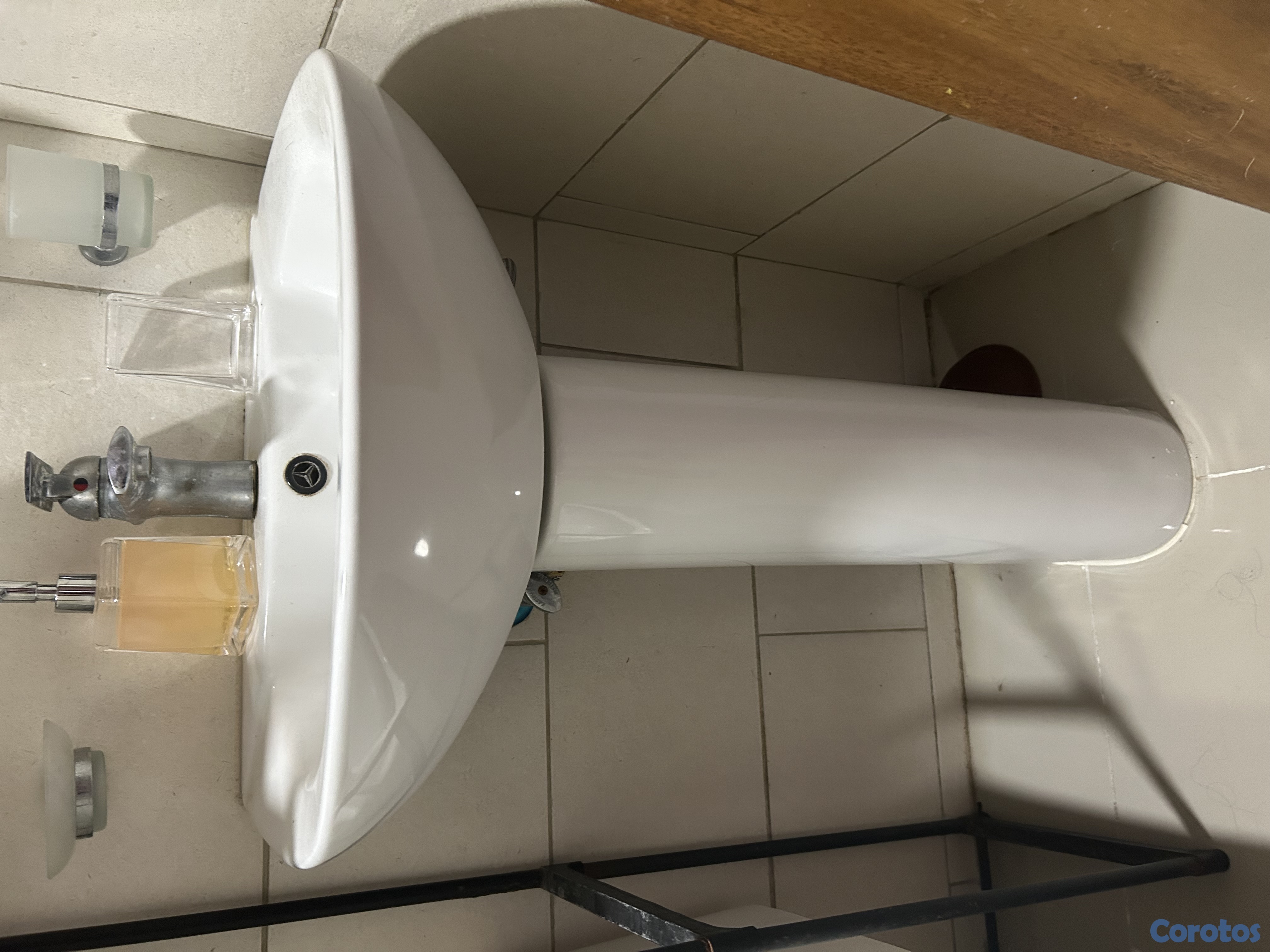 decoración y accesorios - Vendo dos lavamanos de pedestal  $6,500 los dos 2