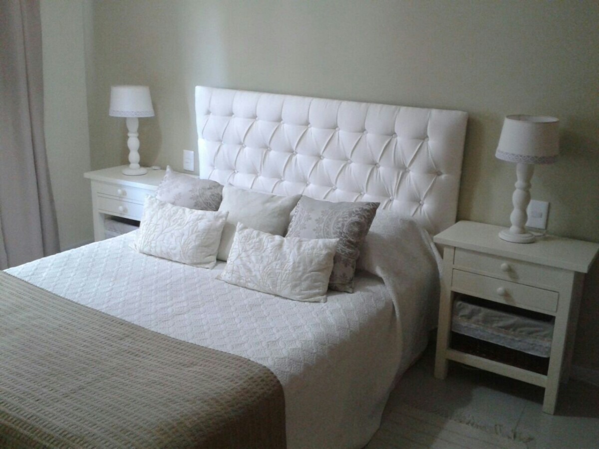 muebles y colchones - Cama color blanca incluye colchón. Nueva