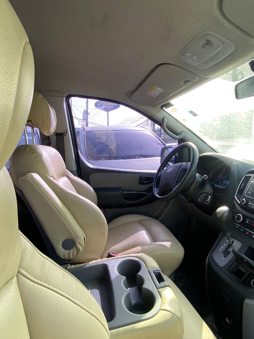 jeepetas y camionetas - HYUNDAI STAREX 2017 BLANCA  3