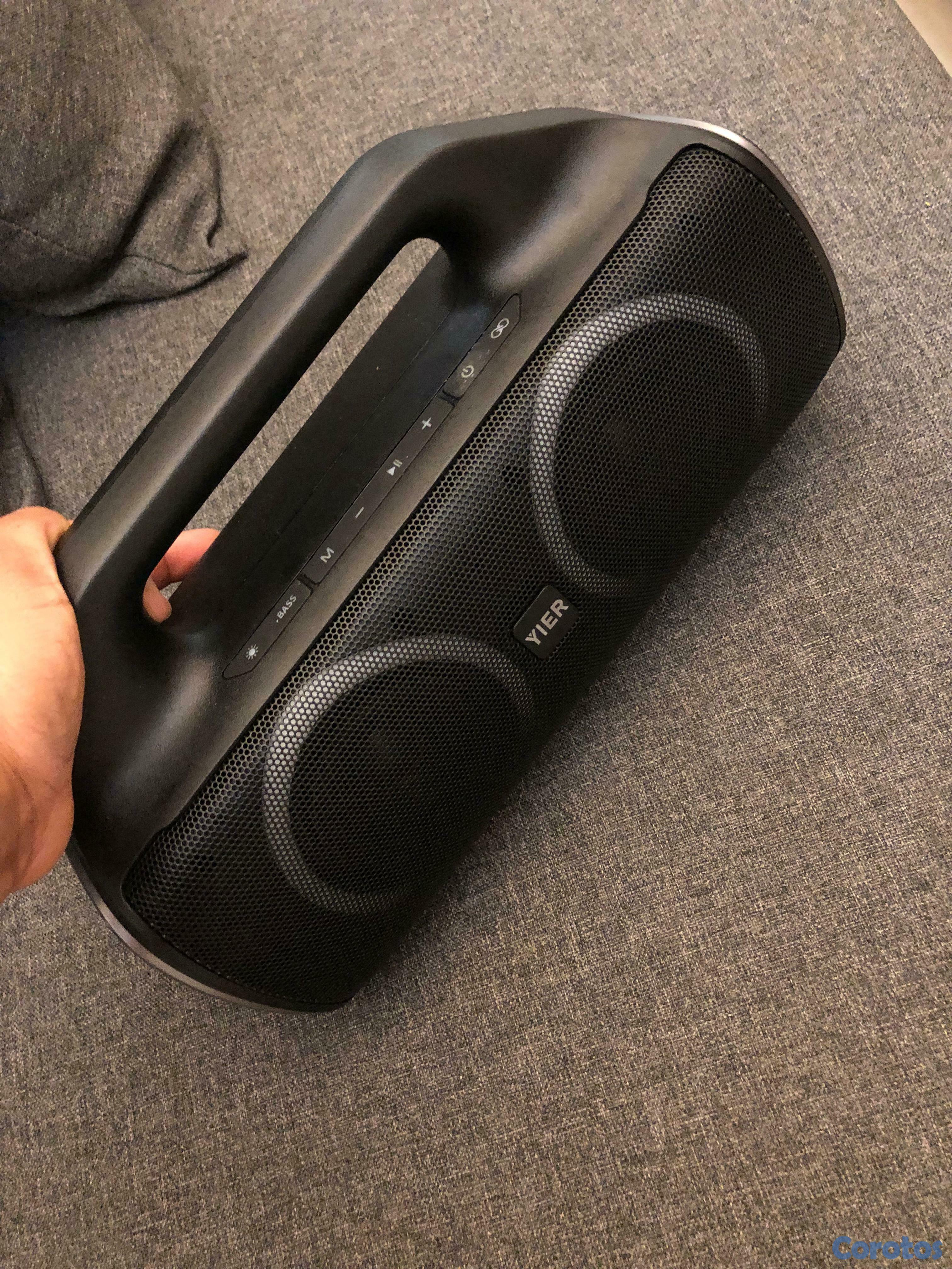 otros electronicos - Bocina recargable con Bluetooth y luces 3